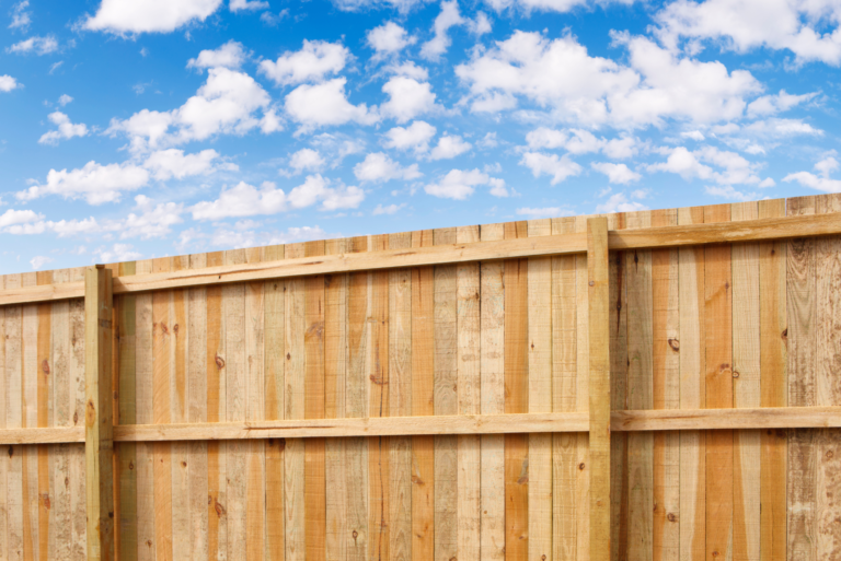 garden-fence-ideas-the-colony